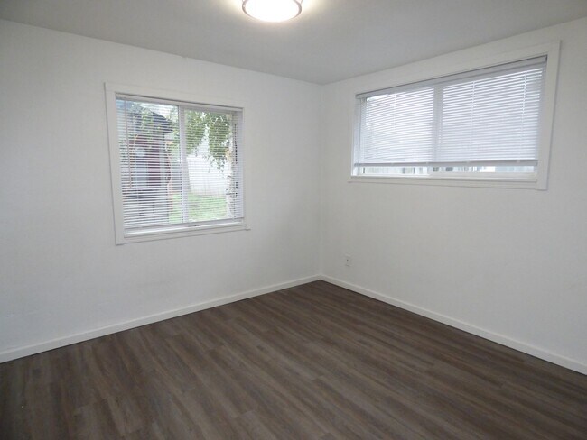 Building Photo - 4772/4776/4782 Sunnyview Rd NE Salem, OR 97305