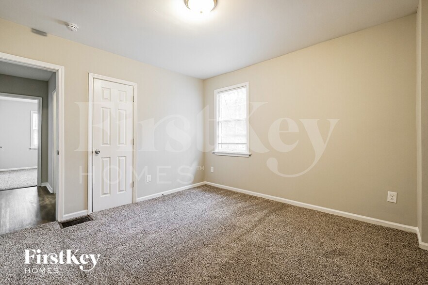 Building Photo - 1749 S Alvarado Terrace SW