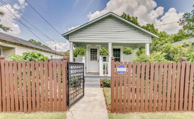 Primary Photo - 605 48th St S