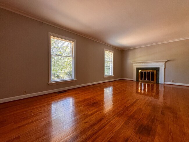 Building Photo - Beautiful Tri Level Home in Vanstory Hills