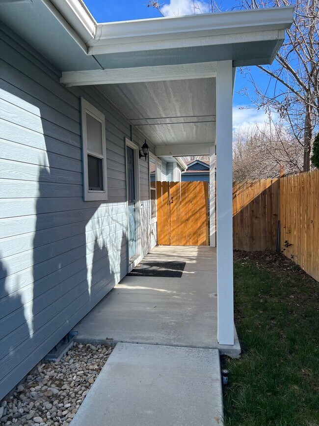Building Photo - Coming soon! 3 bed single family home on a court