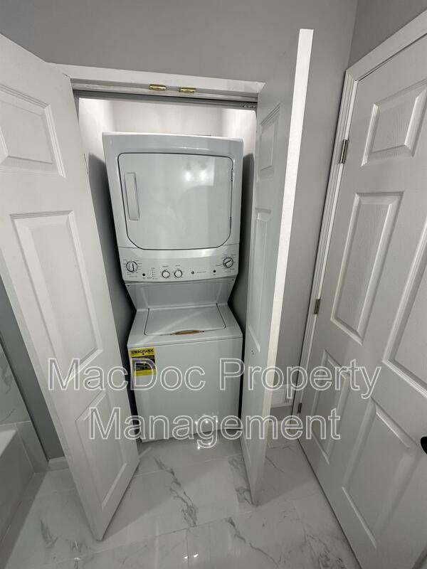 Building Photo - 210 Jett Dr