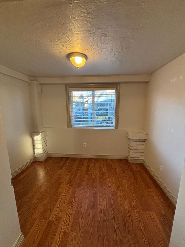 Building Photo - Salt Lake Cottage home 3 bed, 2 baths