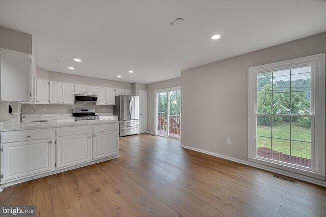 Building Photo - 8101 Chelaberry Ct