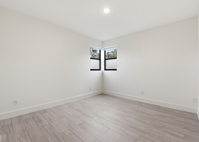 Building Photo - 1530 Primrose St