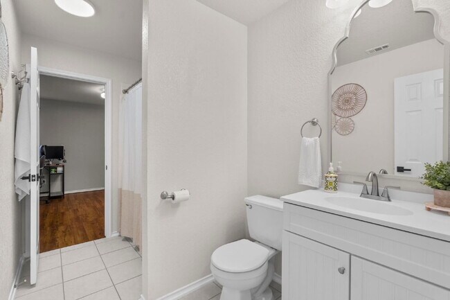 Building Photo - 2 Bedroom, 1 Bath Home on a Cul-de-Sac in Horizon Pointe