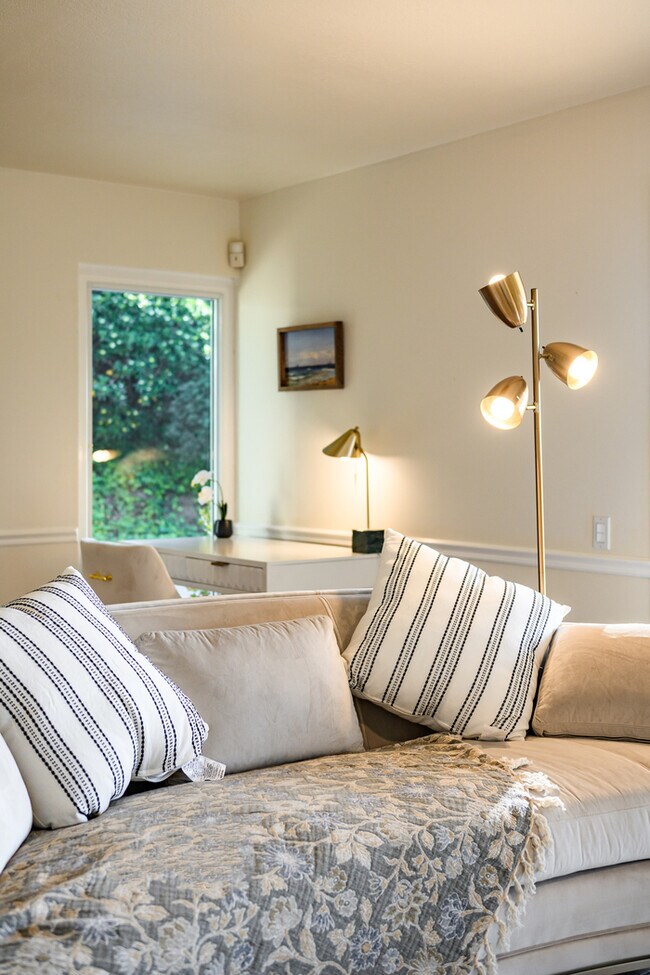 Building Photo - 10961 Limetree Dr