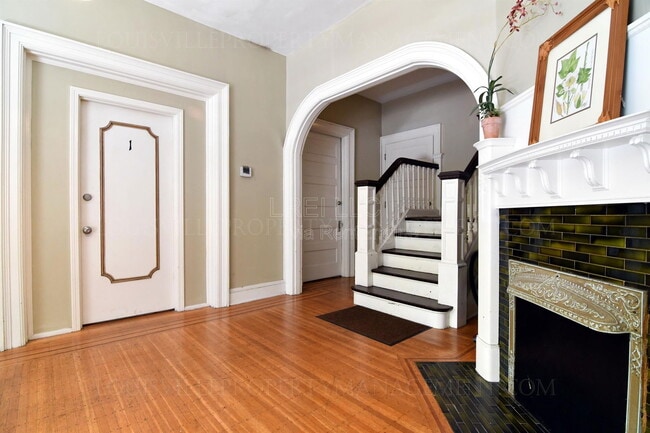 Building Photo - 319 W Lee St