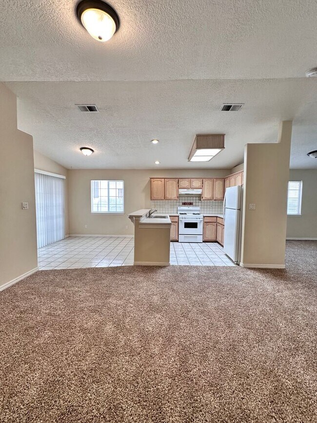 Building Photo - 6535 Tierra Prieta Ave NW