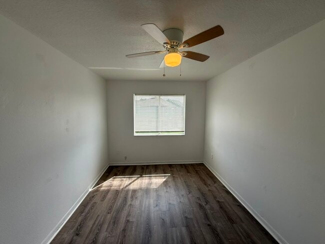 Building Photo - 833 Caribbean Dr