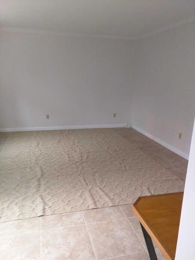 Wrinkled throw rug, not anymore - 2206 Graham Ave