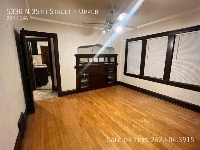 Building Photo - Spacious 2 Bedroom Upper