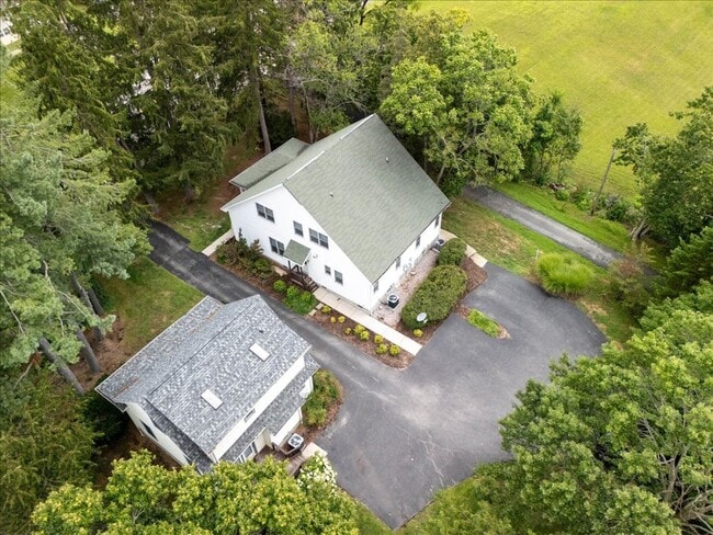 Building Photo - 50% Off First Month! Spacious 3BR Townhome...