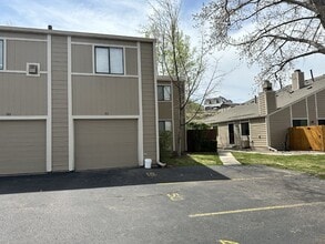 Building Photo - Available August! 
Charming Townhome in Table Mountain Heights!
