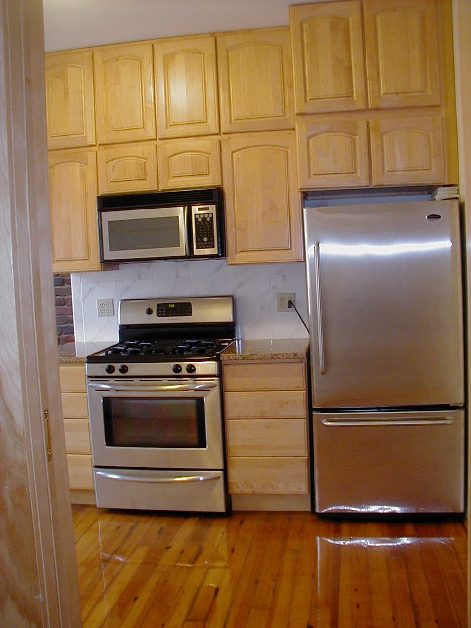 Front view of Kit cabs - 71 Baldwin St