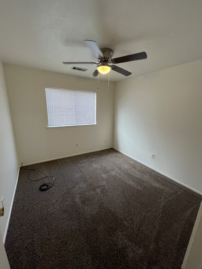 Building Photo - 2146 Fernwood Dr