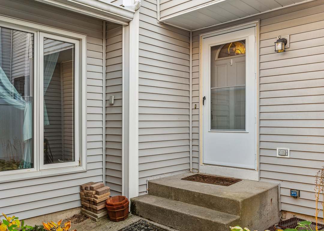 Front Door - 527 Winston Ln