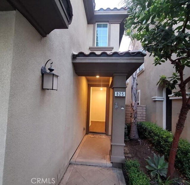 Building Photo - 825 Parisa Pl