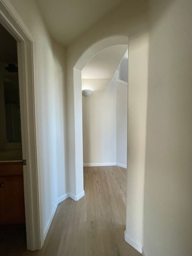 Building Photo - Vessona: Desirable Gated Community: 2bdrm 2bath with Loft!