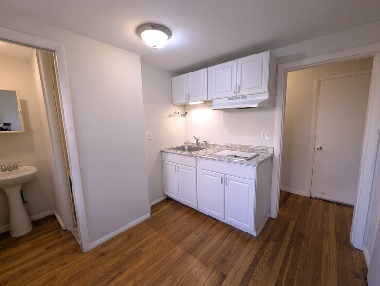 Kitchen - 44 Barrington Rd