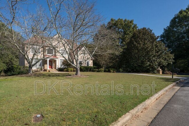 Building Photo - 841 Lakeglen Dr