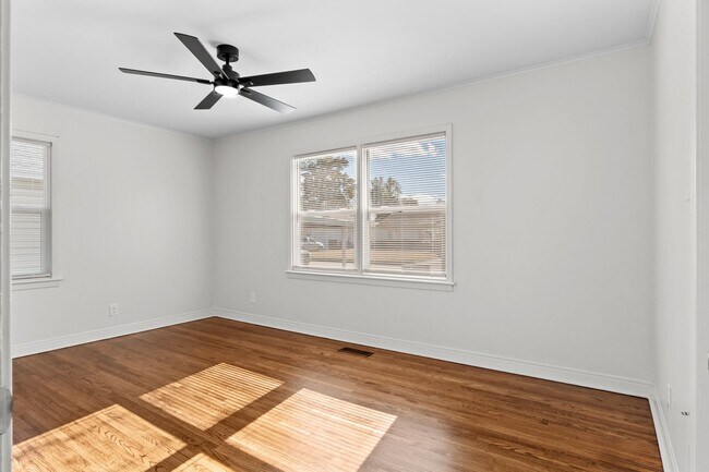 Building Photo - 3BR/1BA Home with W/D Hookups + Holiday Move-In Special $250 !!