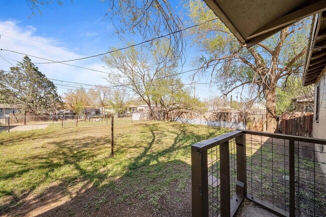 Building Photo - 1411 Sycamore St