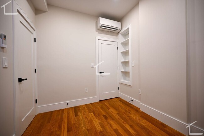 Building Photo - 4 Winchester St