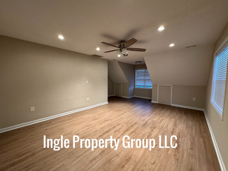 Building Photo - 18 Shapiro Ct