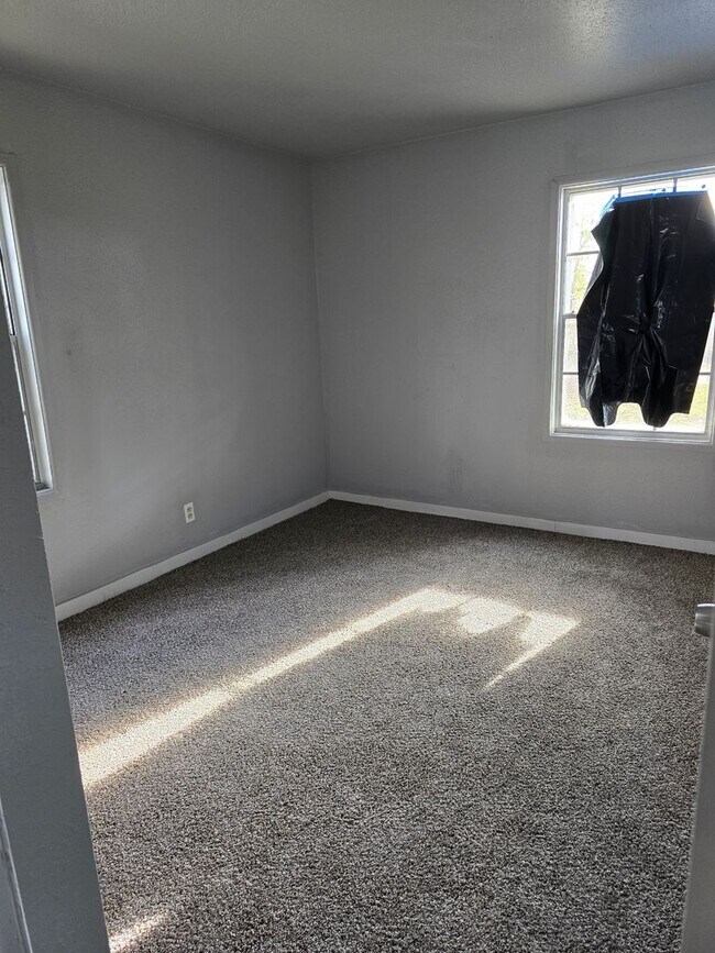 Building Photo - Cute 3bed/1bath