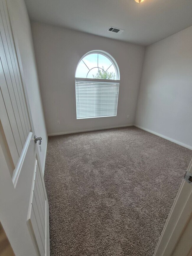 Building Photo - House for Rent