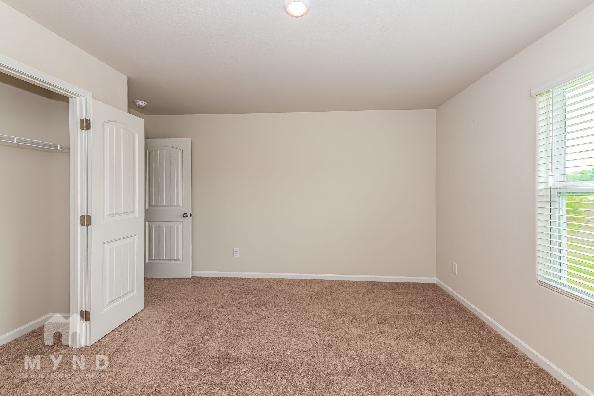 Building Photo - 279 Royal Mdw Dr