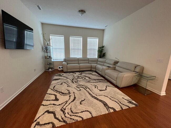 Building Photo - 843 Templeton Dr