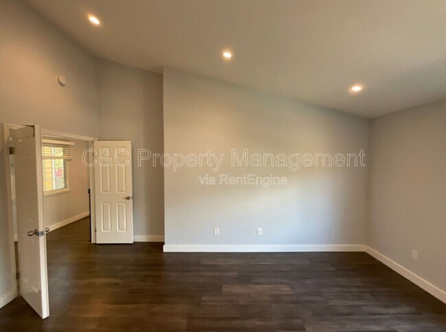 Building Photo - 915 Erie Cir