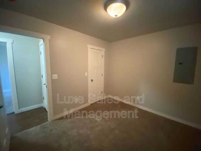 Building Photo - 737 SW 13th St