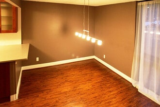 Building Photo - Large 2br/2ba - All utilities included in rent