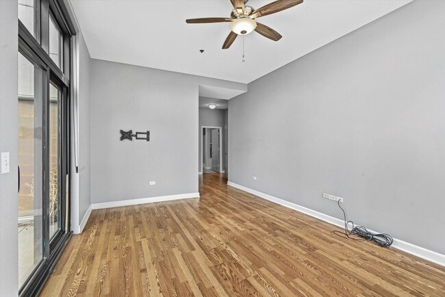 Building Photo - 221 E Cullerton St