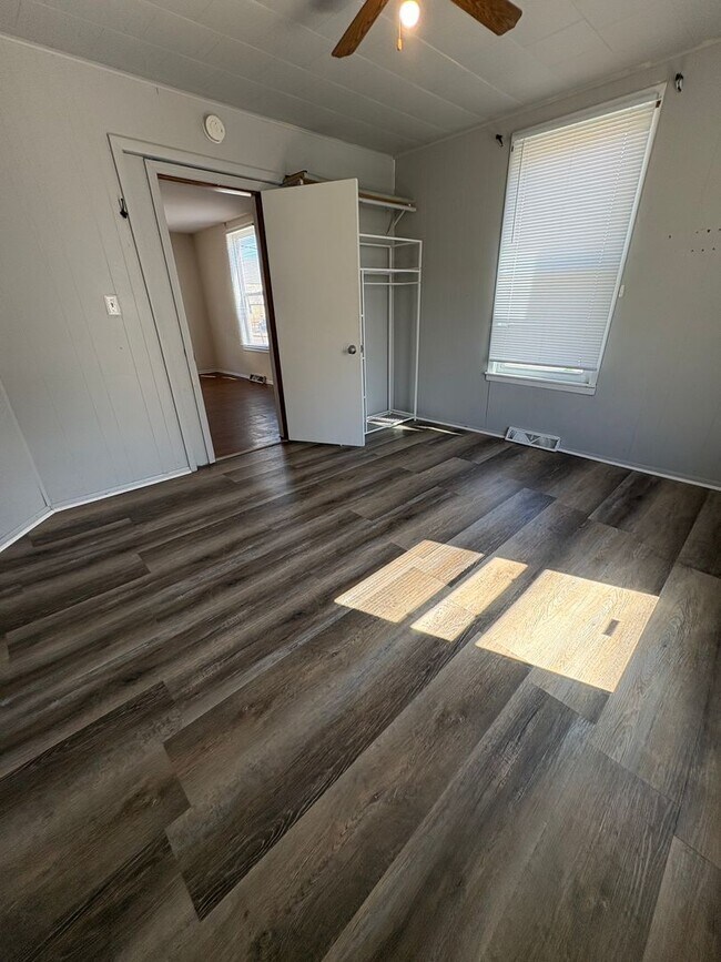 Building Photo - 4 Bedroom, 2 Bath House Near UWL and WWTC