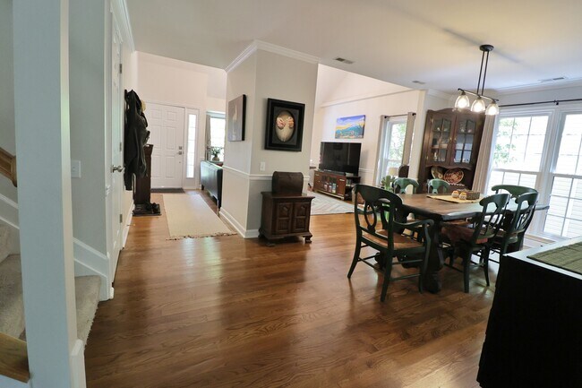 Building Photo - 2804 Cove Ridge Rd