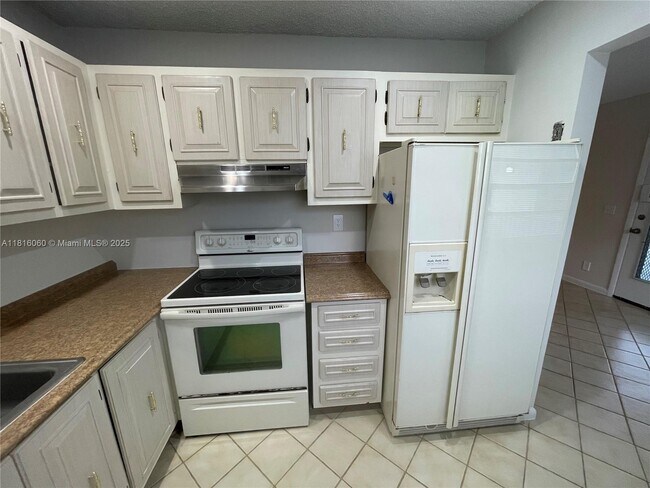 Building Photo - 413 Saxony Way
