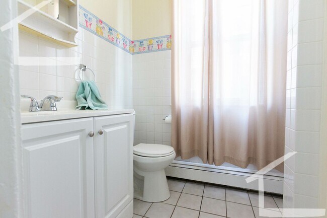 Building Photo - AWESOME 5 bed 3 bath in Brighton....