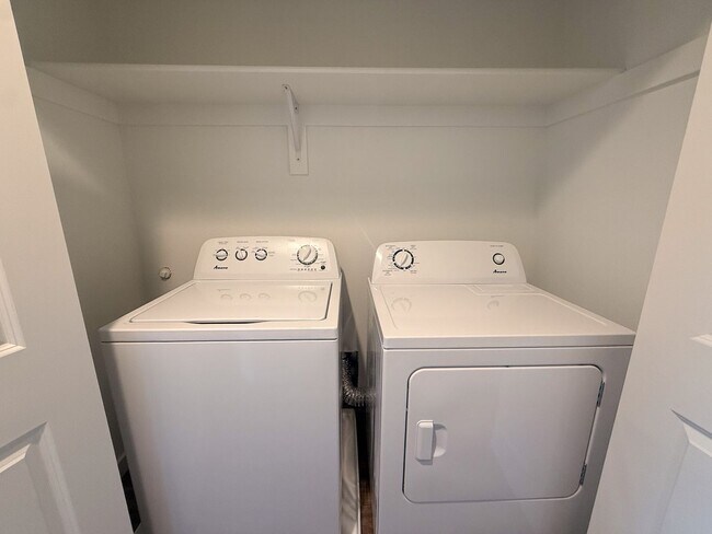 Building Photo - 505-507 NW Hillcrest Dr