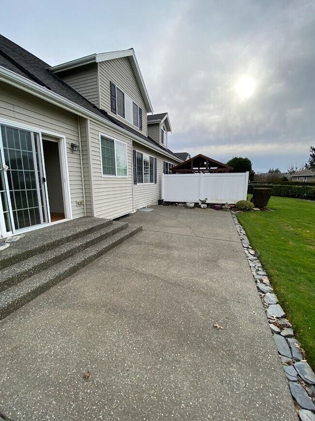 Building Photo - 1725 Harrison Pl