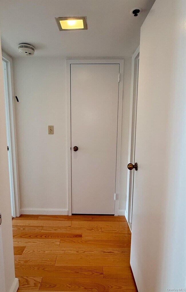 Building Photo - 25 Rockledge Ave