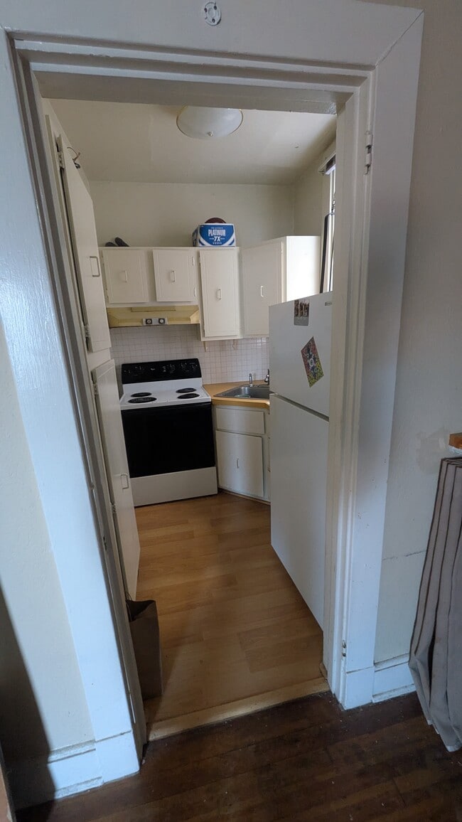 Kitchen - 259 Hanover St