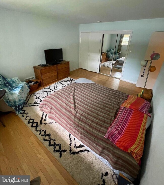 Building Photo - 107 Oak Terrace