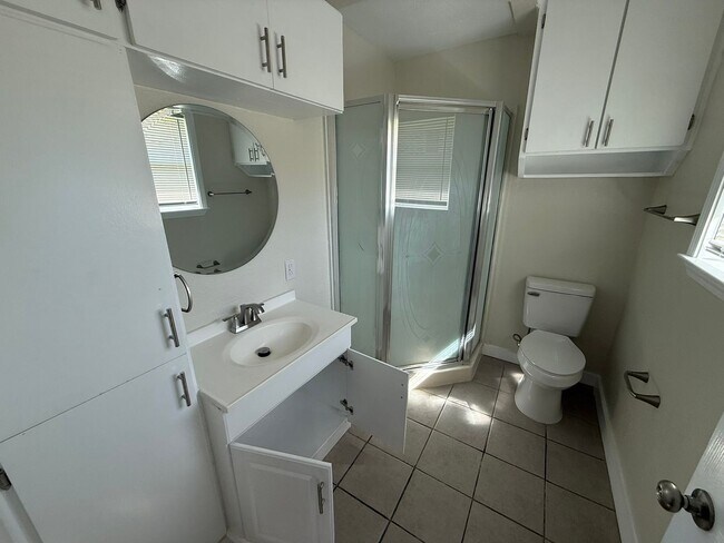 Building Photo - Renovated 3-bedroom house!  Housing accepted!