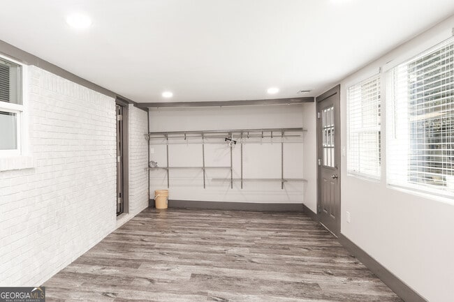 Building Photo - 657 Senoia Rd