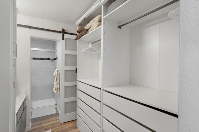 Building Photo - 3050 Rue D’Orleans