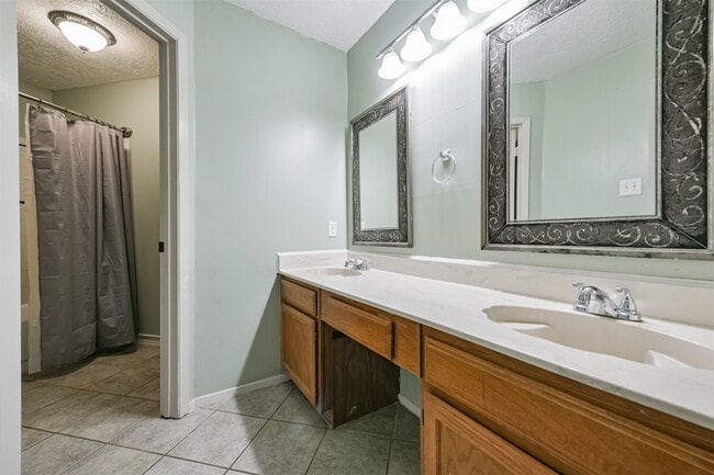 Building Photo - 2514 General Colony Dr